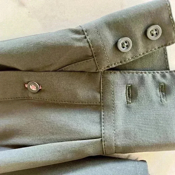 Modern Ambition - Esteem Relaxed Dress Shirt - Size Medium - Picture 7 of 12